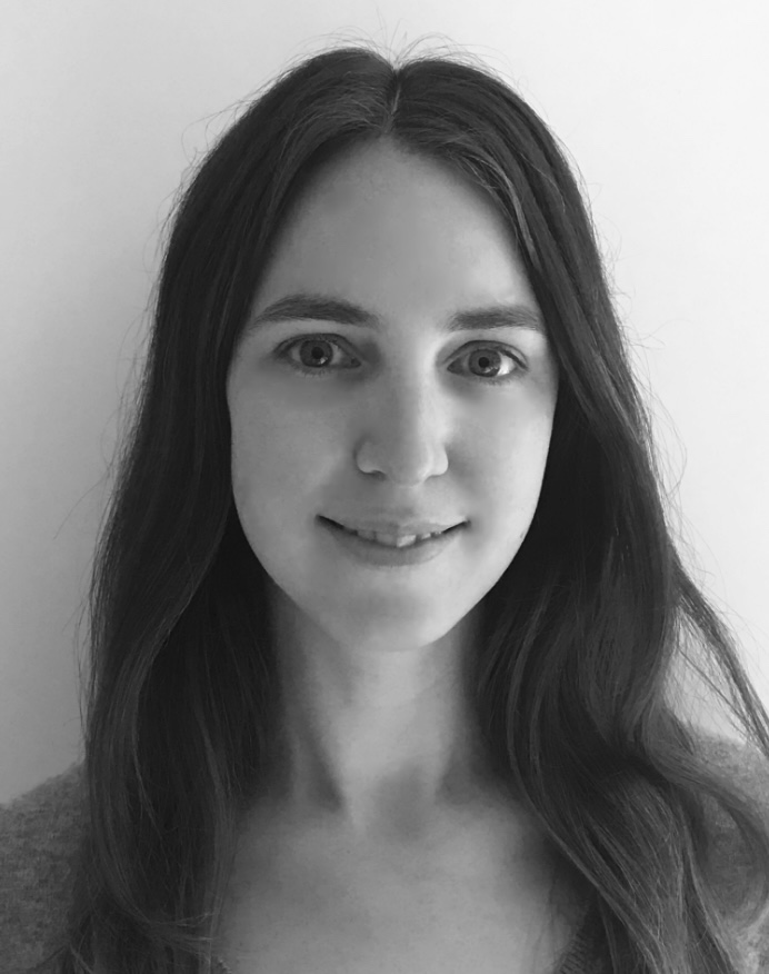 Portrait en noir et blanc de Sonia Digianantonio, art-thérapeute